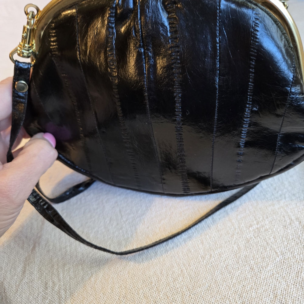 Classic Black Patent Crossbody Bag with Gold Frame - Picture 3 of 9